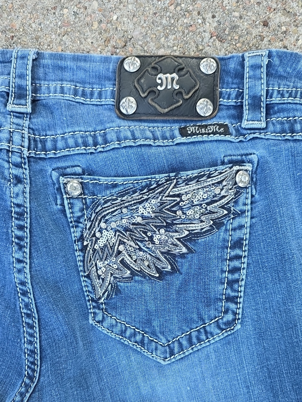 Miss Me Mid Rise Easy Straight Leg Embellished Angel Wings Denim Jeans Size 32 - Picture 5 of 14